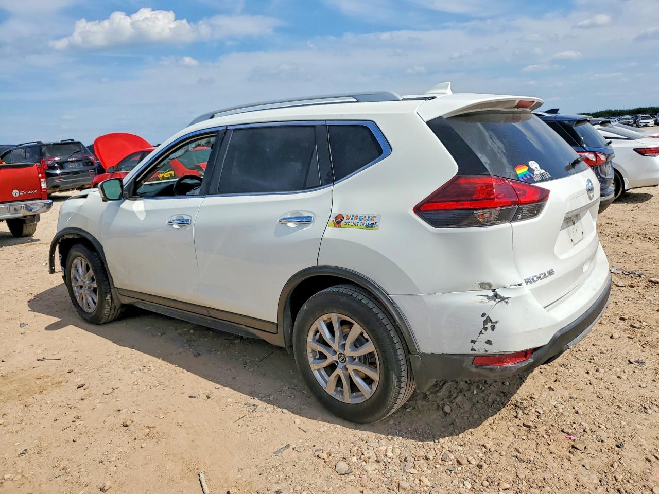 2017 NISSAN ROGUE SV photo 2