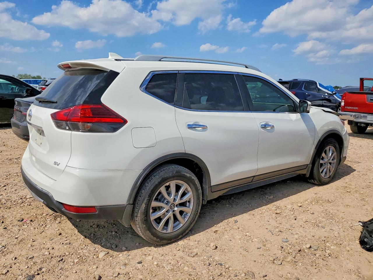2017 NISSAN ROGUE SV photo 3