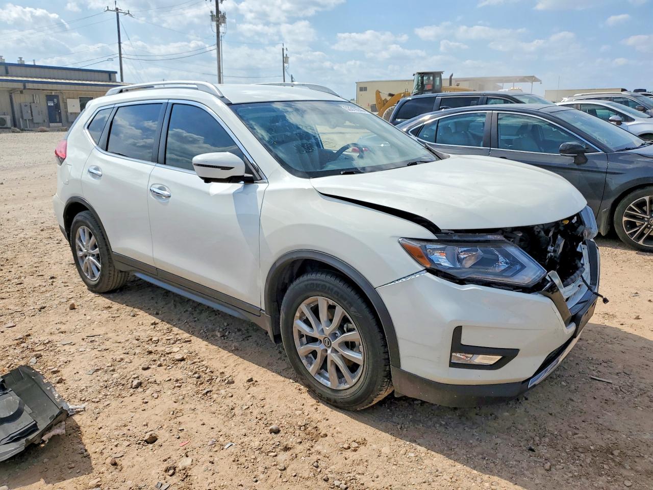 2017 NISSAN ROGUE SV photo 4