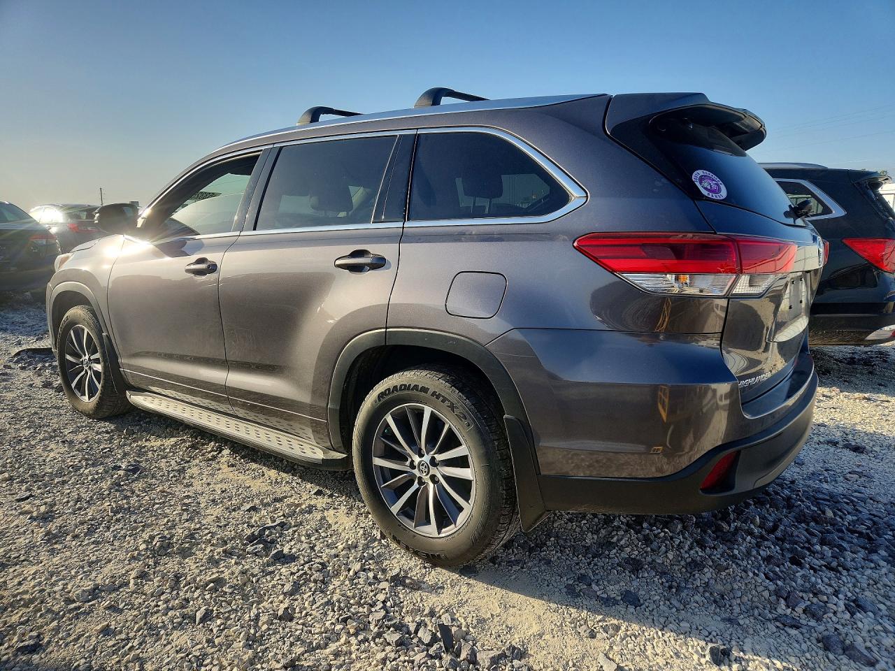 2017 TOYOTA HIGHLANDER XLE photo 4