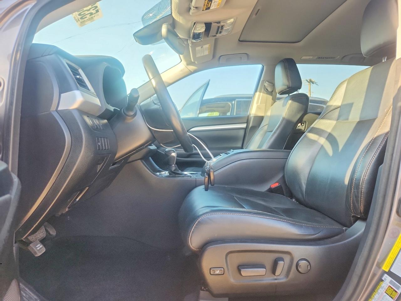 2017 TOYOTA HIGHLANDER XLE photo 19