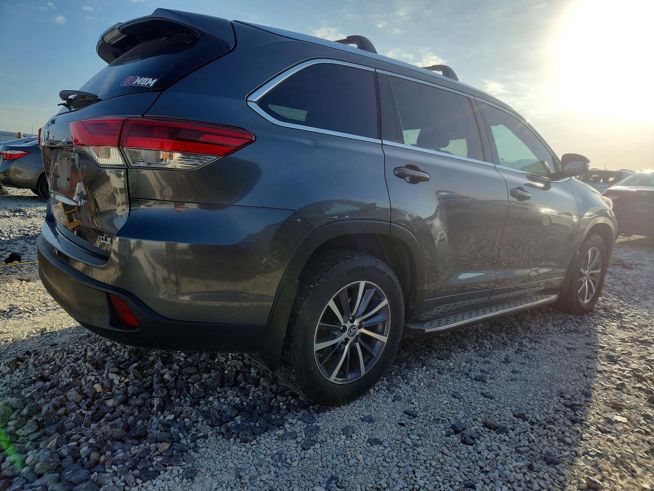 2017 TOYOTA HIGHLANDER XLE photo 7
