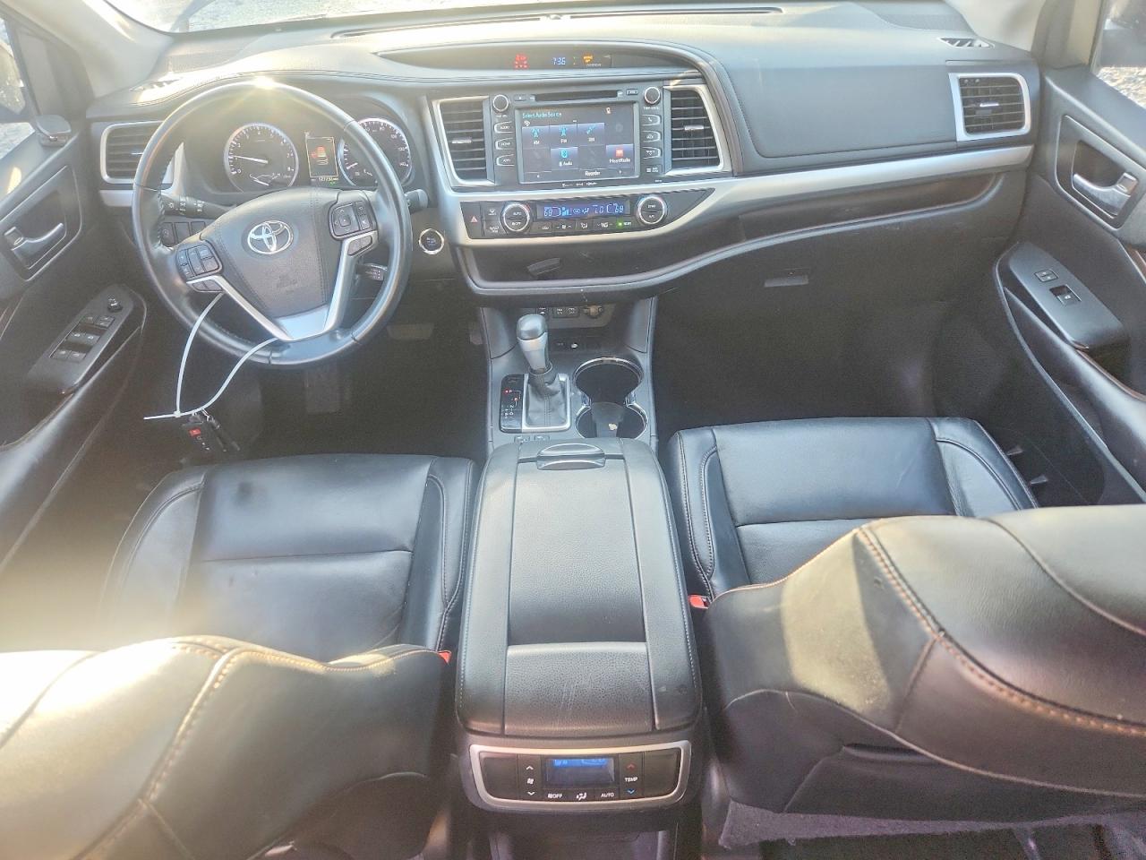 2017 TOYOTA HIGHLANDER XLE photo 22