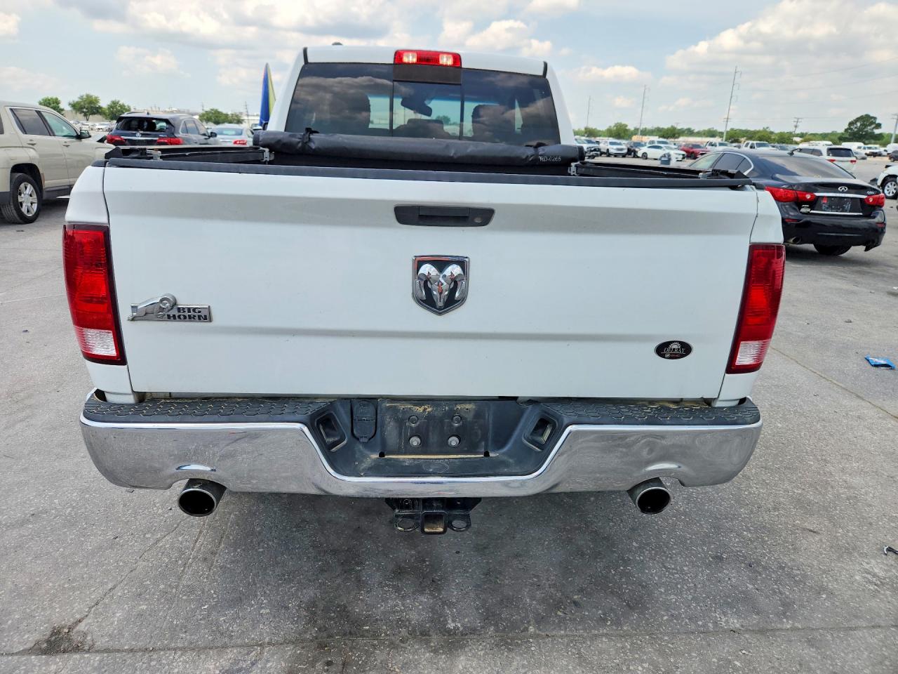 2016 RAM 1500 SLT photo 11