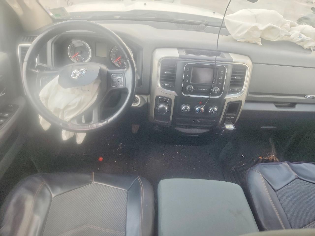 2016 RAM 1500 SLT photo 15