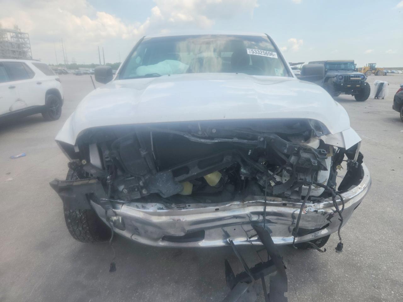 2016 RAM 1500 SLT photo 9