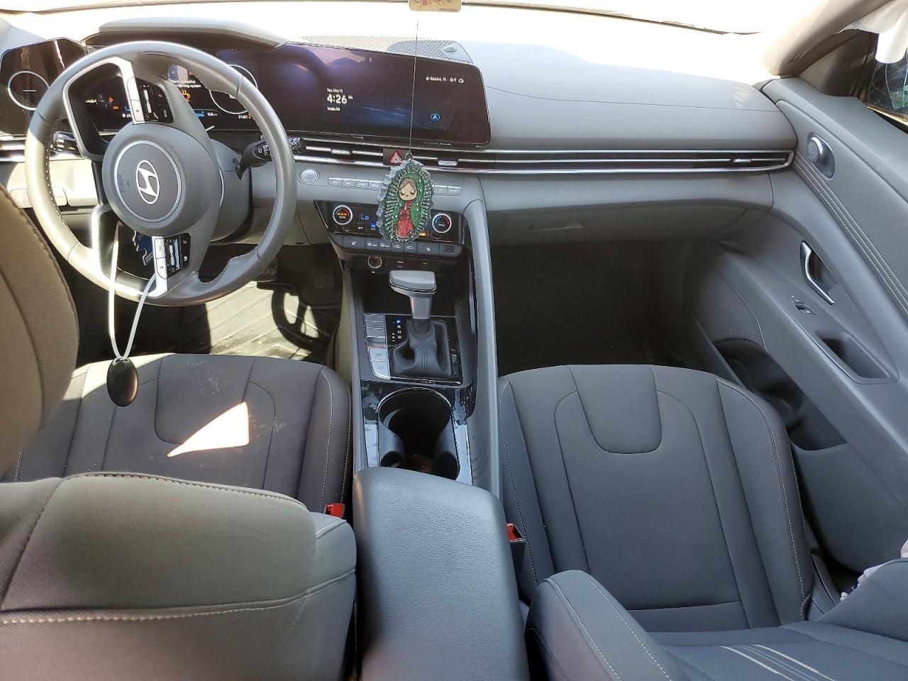2025 HYUNDAI ELANTRA SEL photo 22
