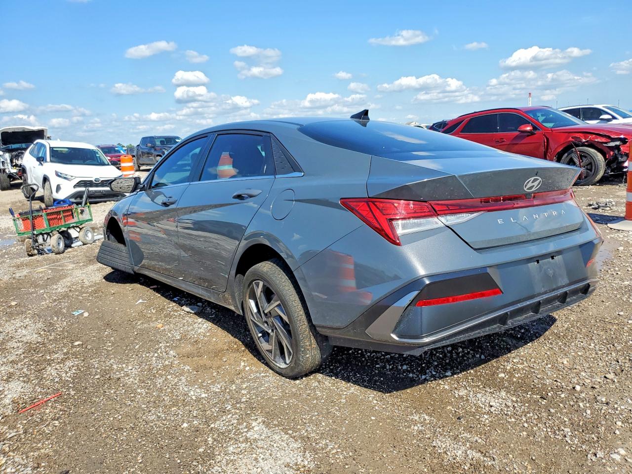 2025 HYUNDAI ELANTRA SEL photo 4