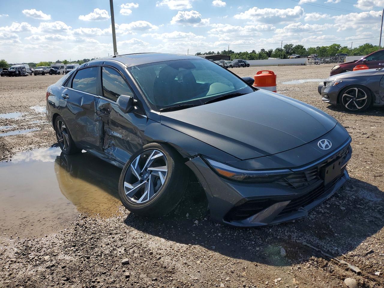 2025 HYUNDAI ELANTRA SEL photo 10