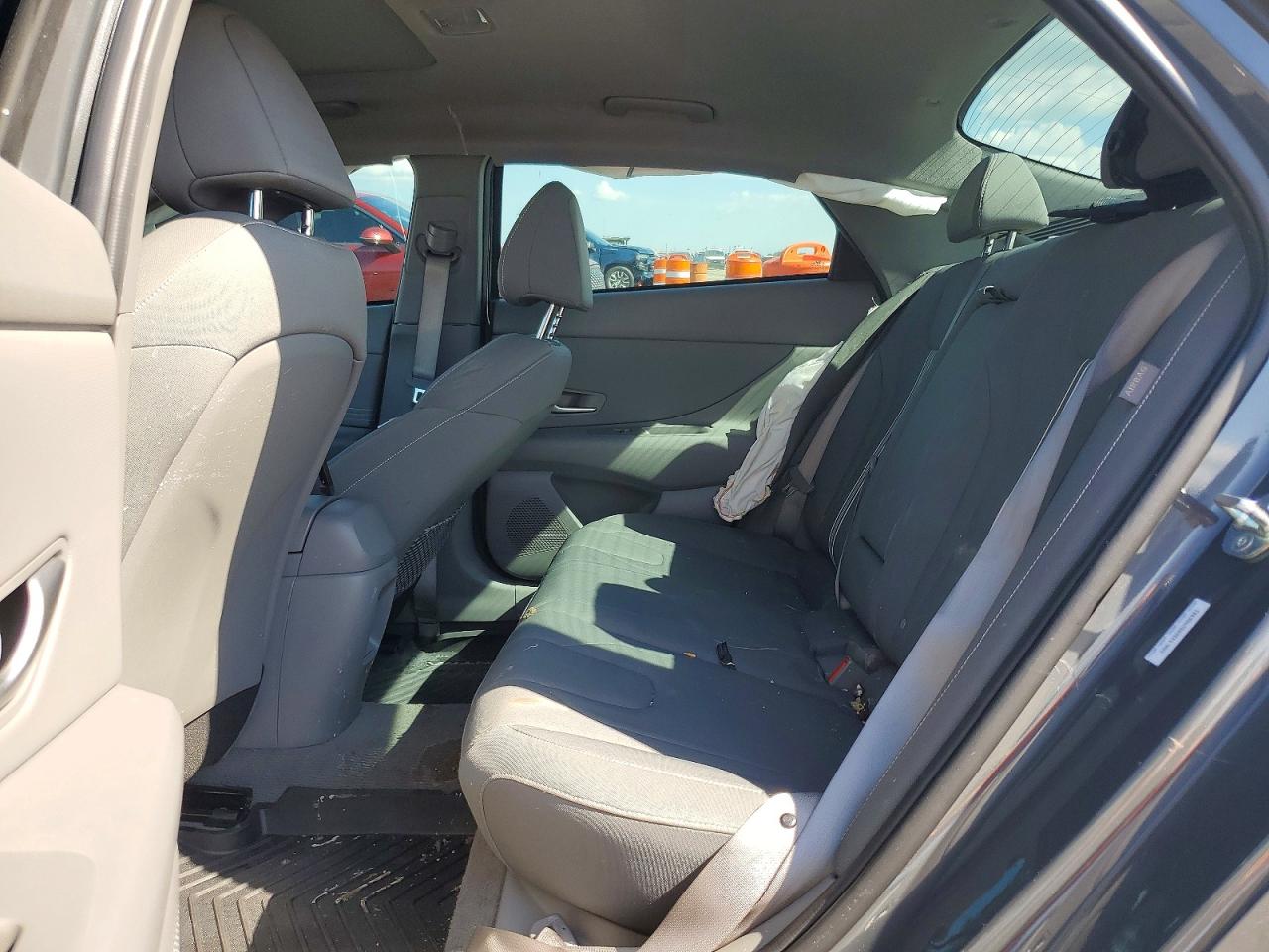 2025 HYUNDAI ELANTRA SEL photo 28