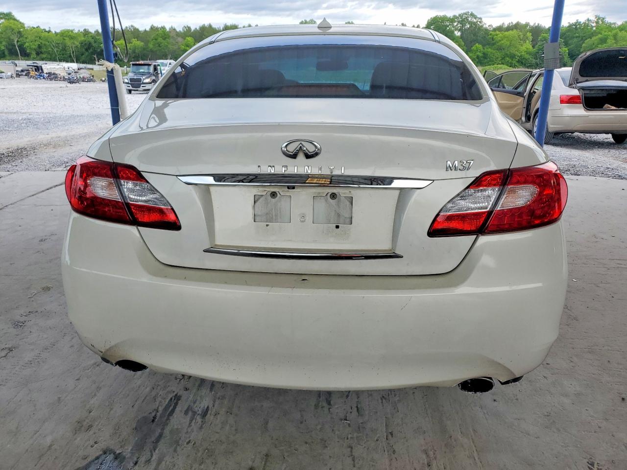 2011 INFINITI M37 BASE photo 11
