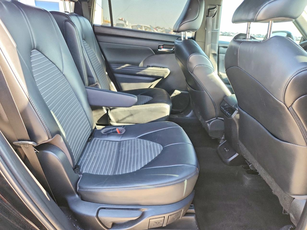 2023 TOYOTA HIGHLANDER XSE photo 21
