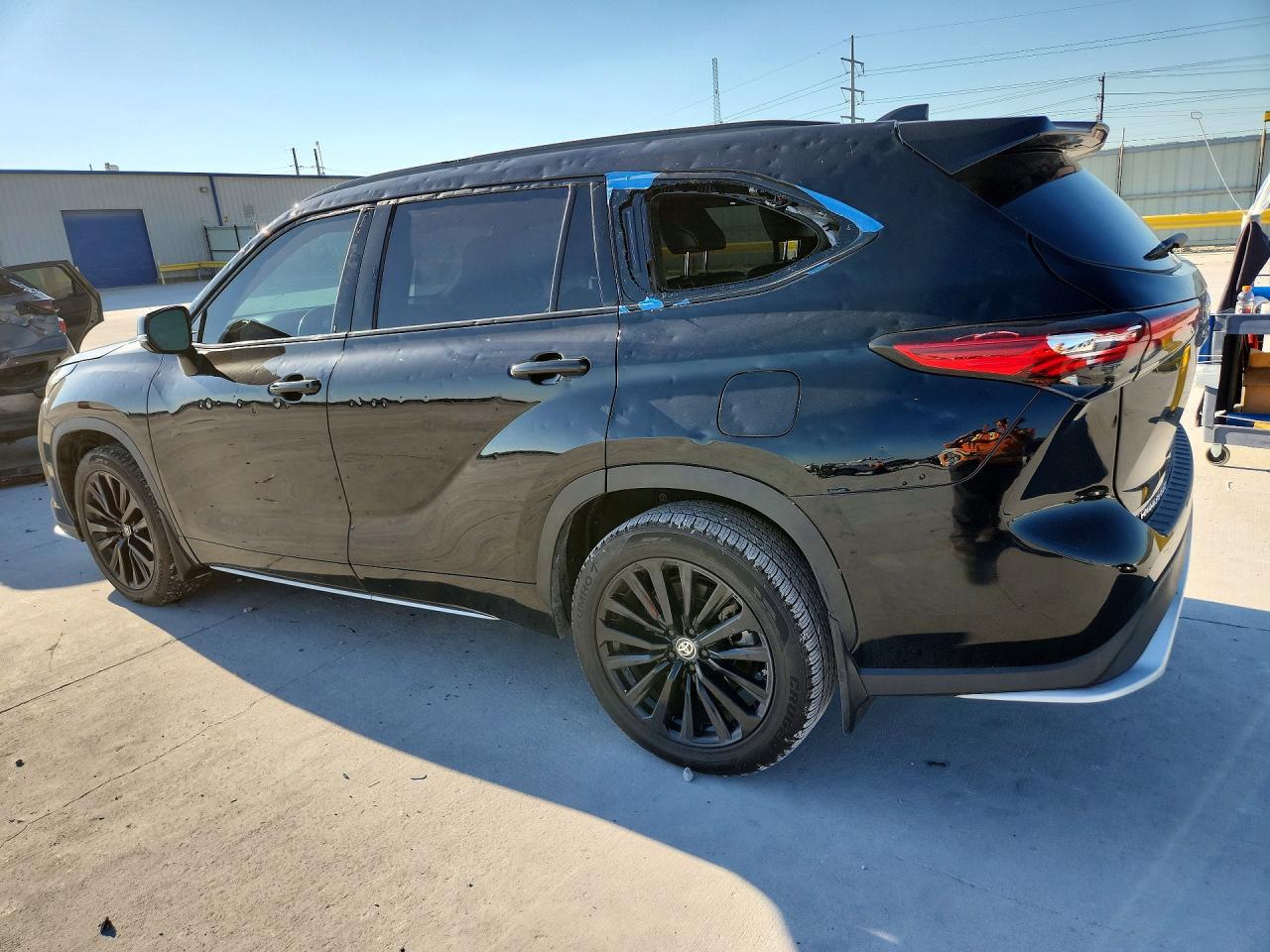 2023 TOYOTA HIGHLANDER XSE photo 3