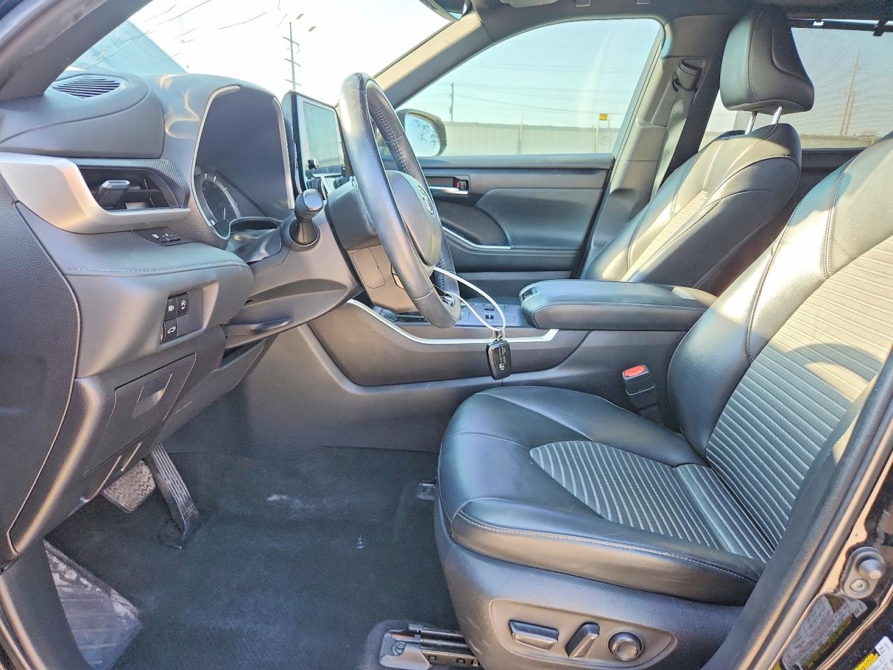 2023 TOYOTA HIGHLANDER XSE photo 13