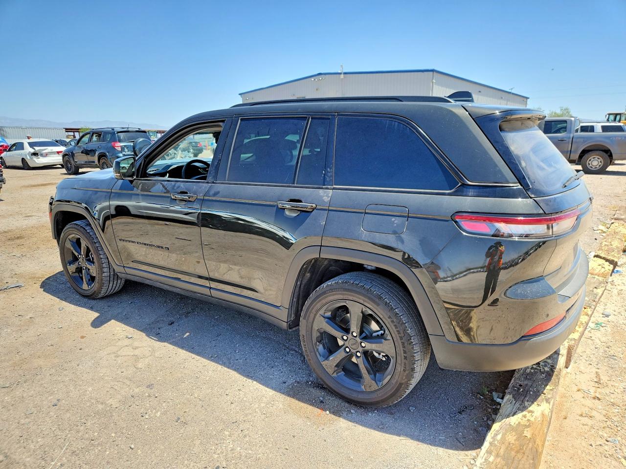 2023 JEEP GRAND CHEROKEE LIMITED photo 3