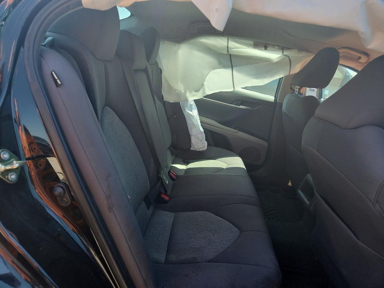 2020 TOYOTA CAMRY LE photo 19
