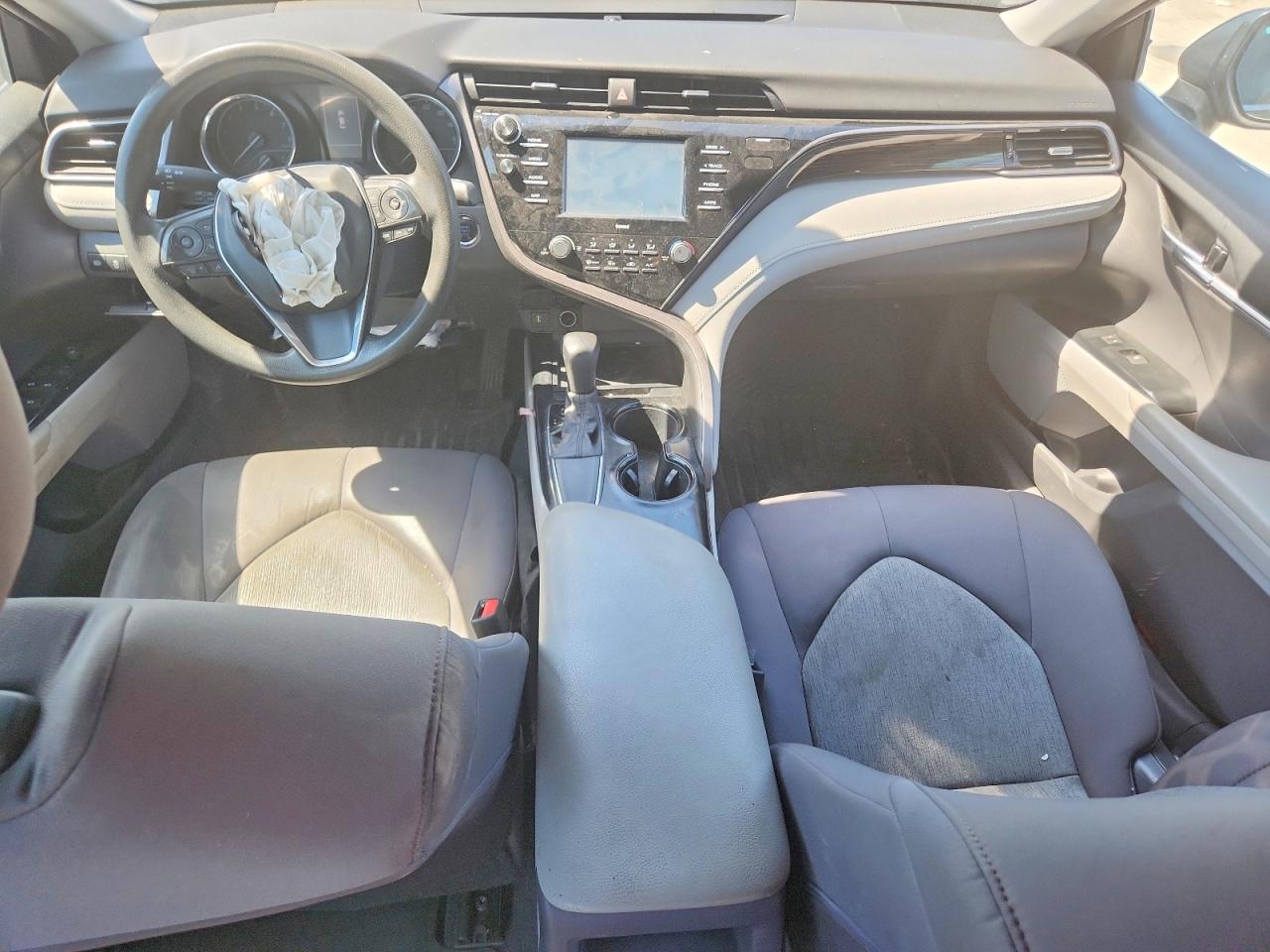 2020 TOYOTA CAMRY LE photo 15