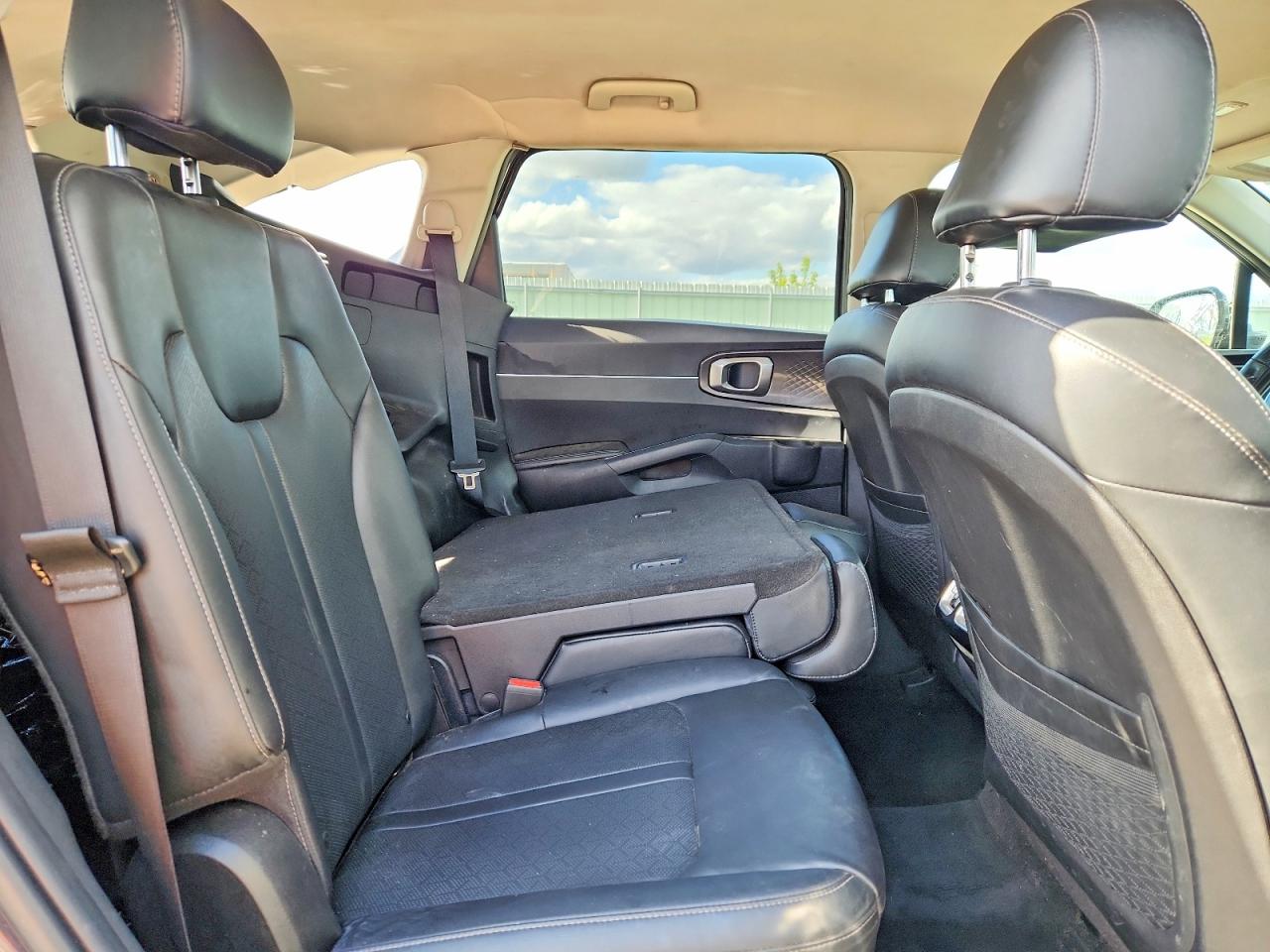 2022 KIA SORENTO S photo 31
