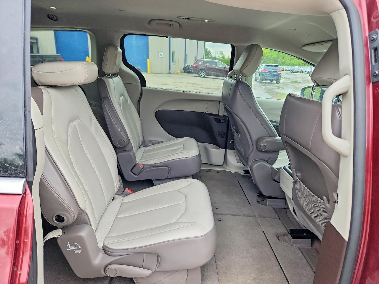 2020 CHRYSLER VOYAGER LXI photo 31