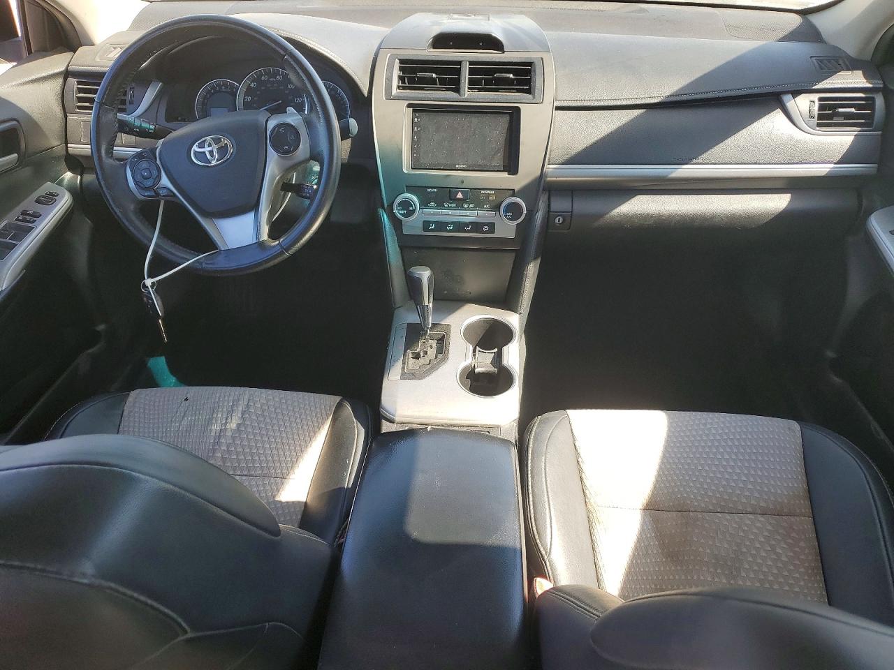 2014 TOYOTA CAMRY SE photo 15
