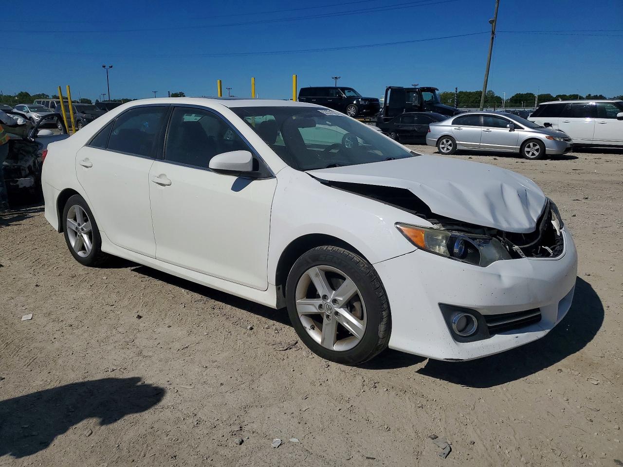 2014 TOYOTA CAMRY SE photo 7