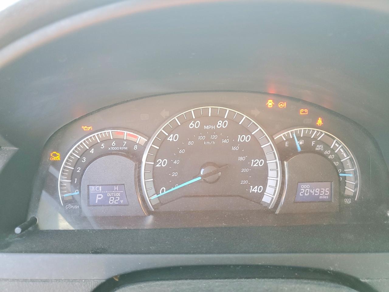 2014 TOYOTA CAMRY SE photo 17