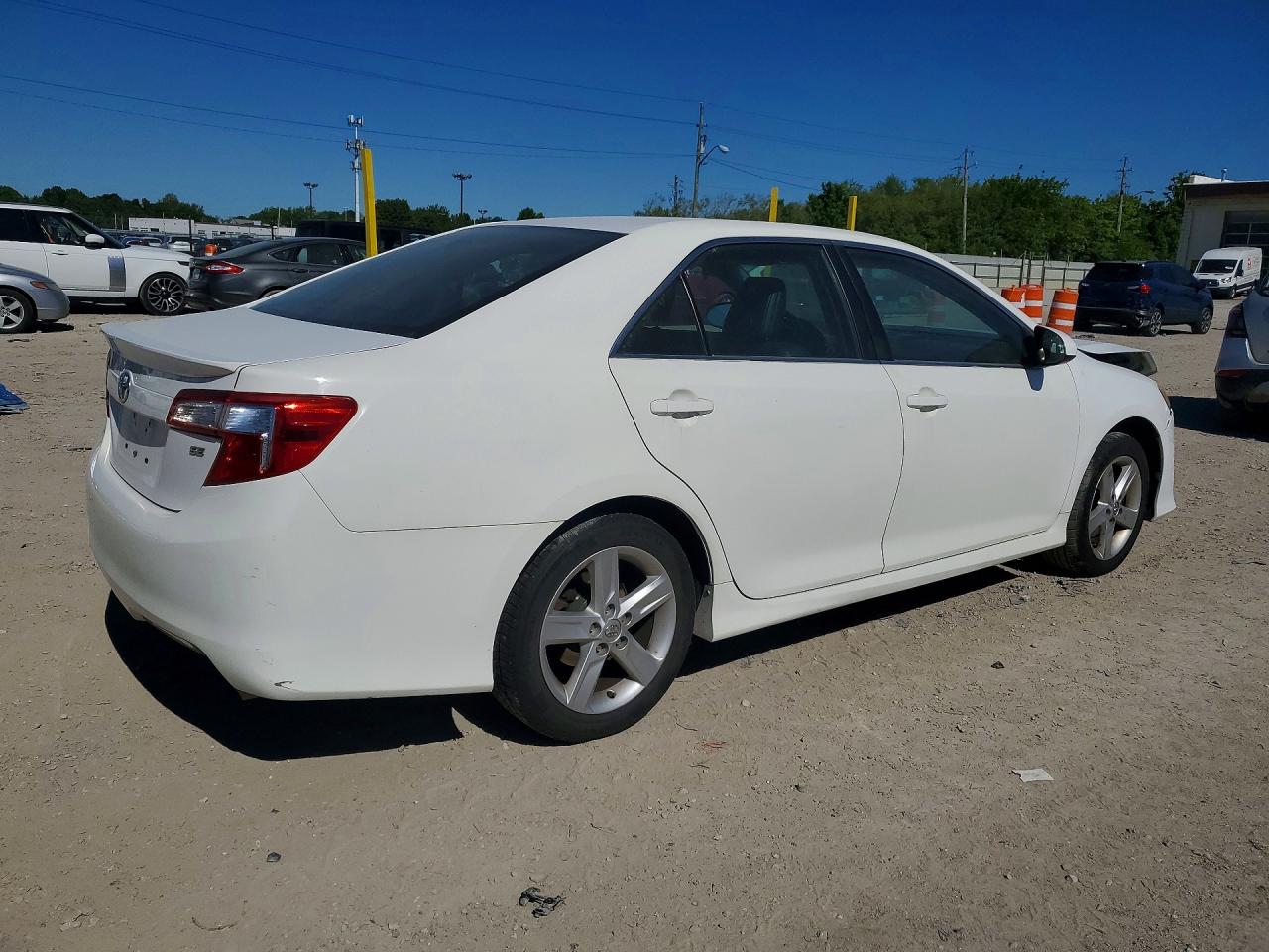 2014 TOYOTA CAMRY SE photo 5