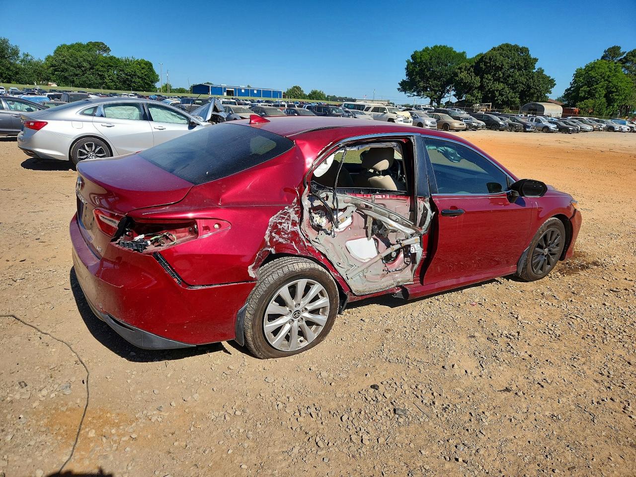 2020 TOYOTA CAMRY LE photo 5