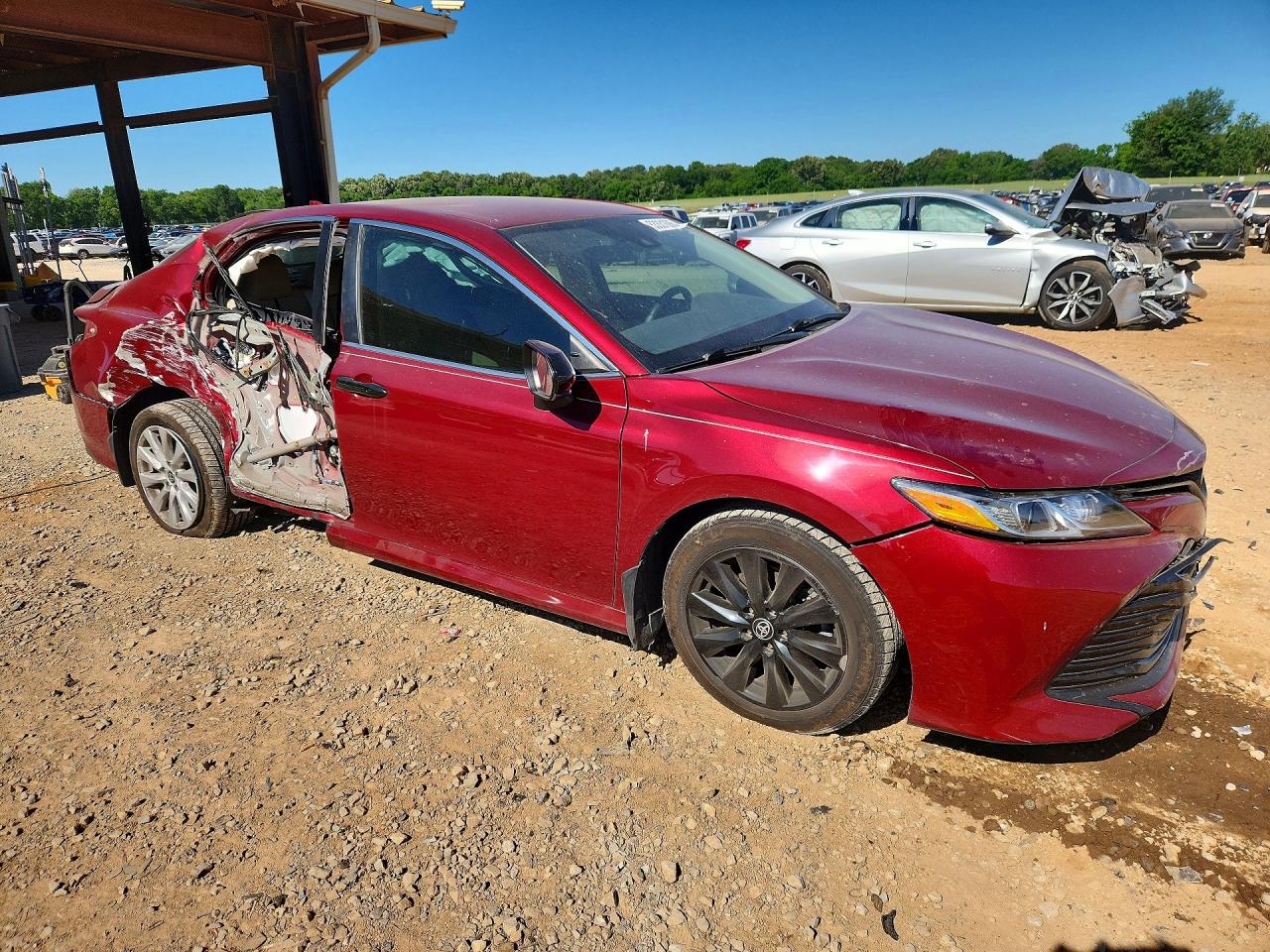 2020 TOYOTA CAMRY LE photo 7