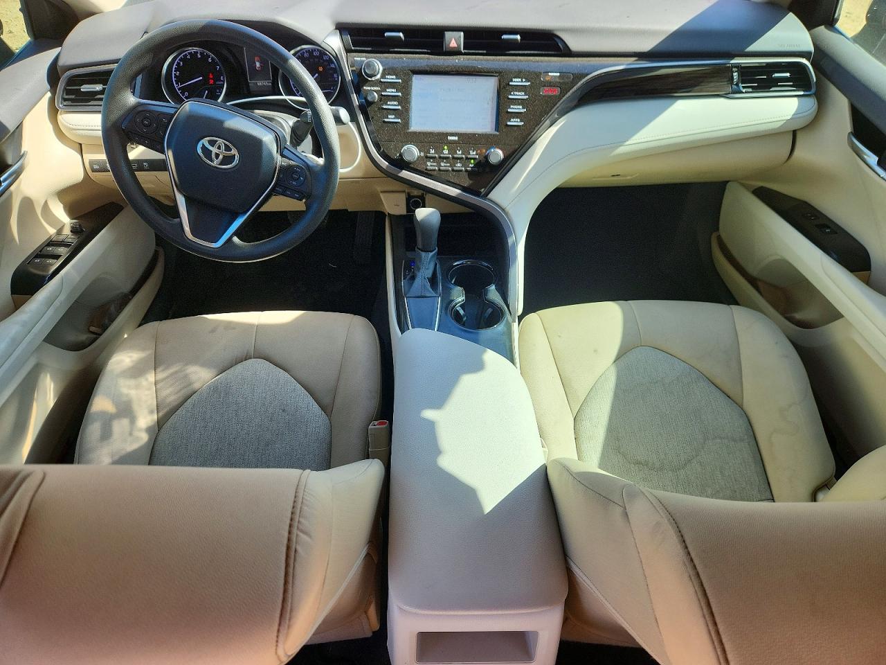 2020 TOYOTA CAMRY LE photo 15