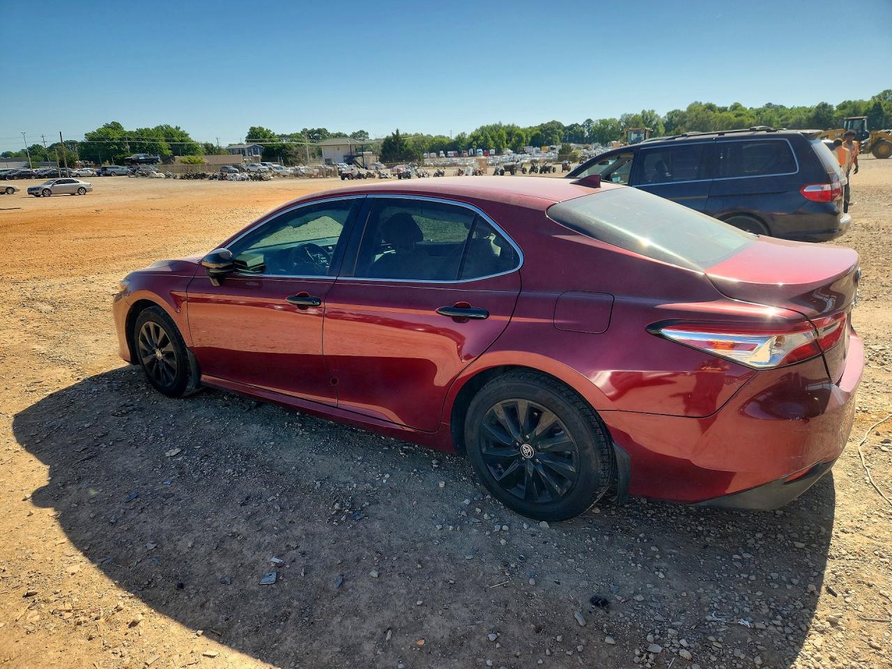 2020 TOYOTA CAMRY LE photo 3