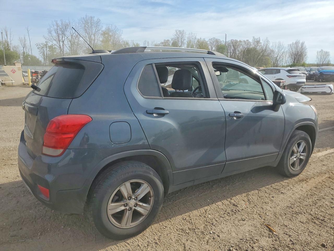 2022 CHEVROLET TRAX 1LT photo 3