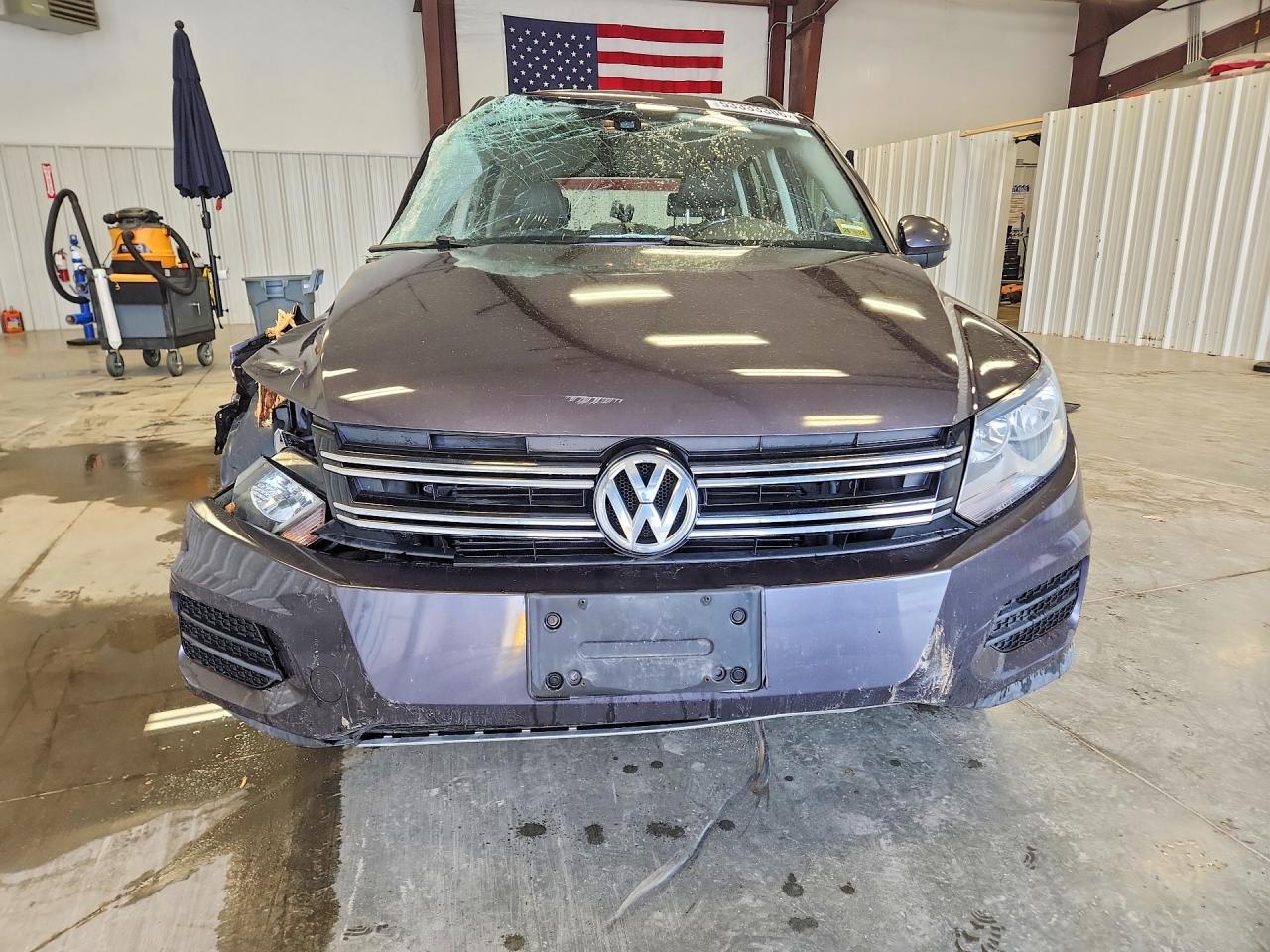 2016 VOLKSWAGEN TIGUAN S photo 9