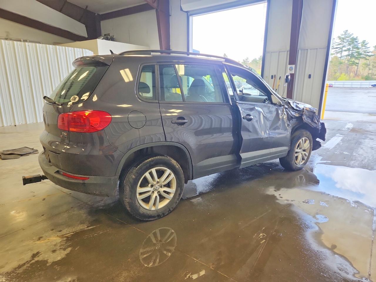 2016 VOLKSWAGEN TIGUAN S photo 5