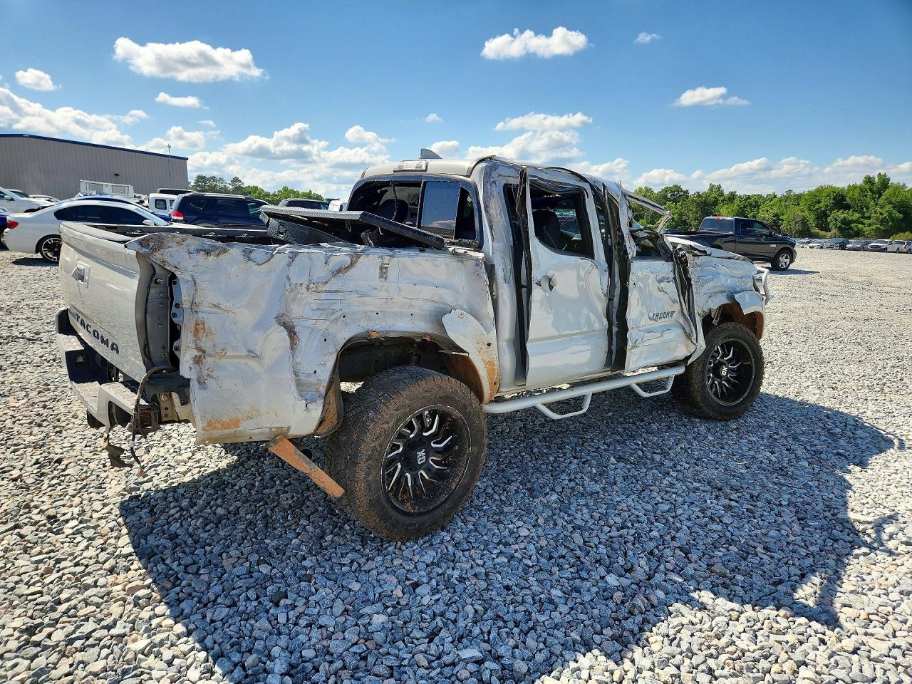 2019 TOYOTA TACOMA TRD SPORT photo 3