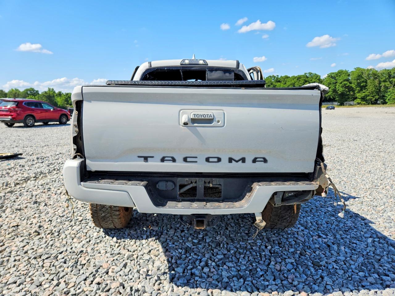 2019 TOYOTA TACOMA TRD SPORT photo 6