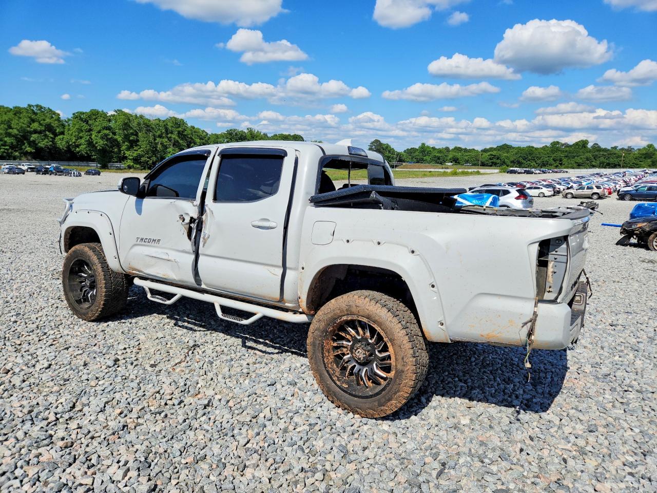 2019 TOYOTA TACOMA TRD SPORT photo 2