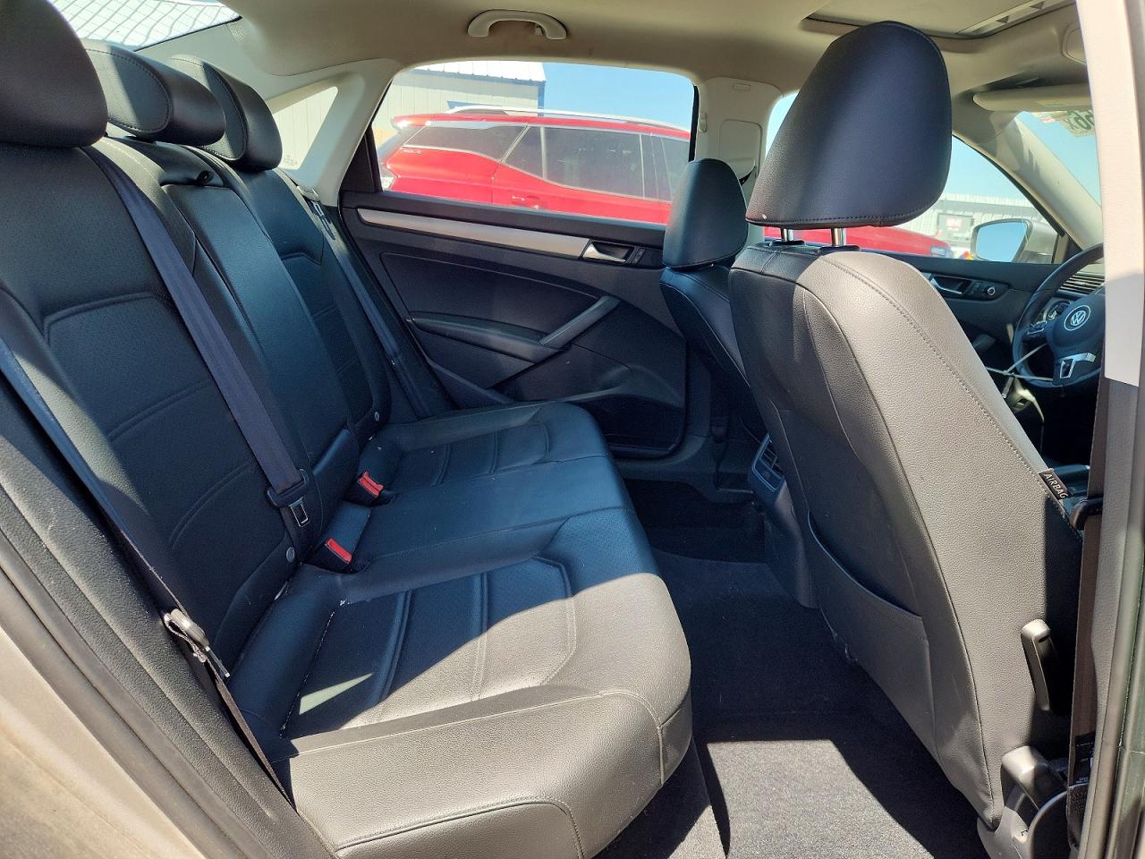 2014 VOLKSWAGEN PASSAT SE photo 19