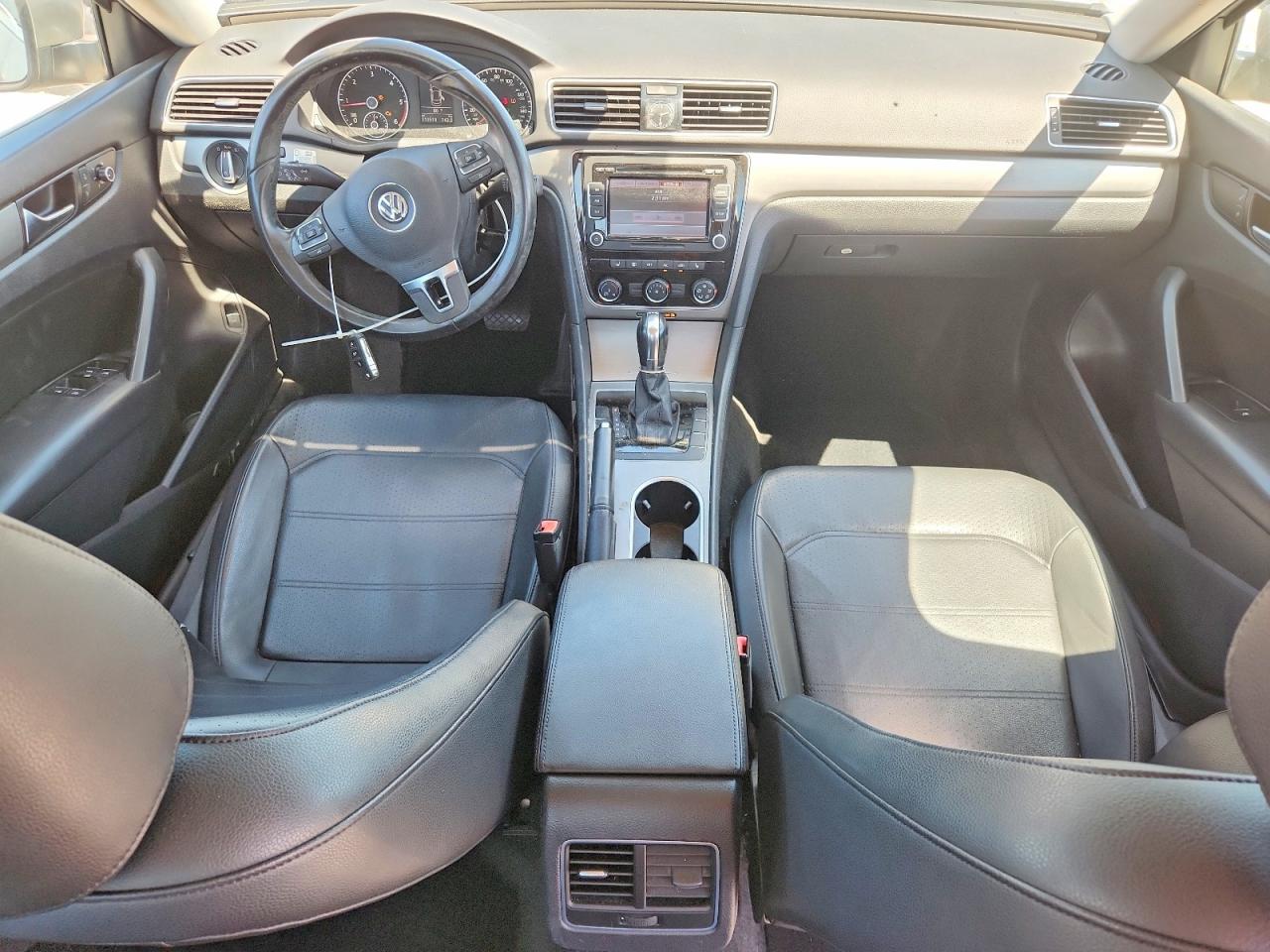 2014 VOLKSWAGEN PASSAT SE photo 15
