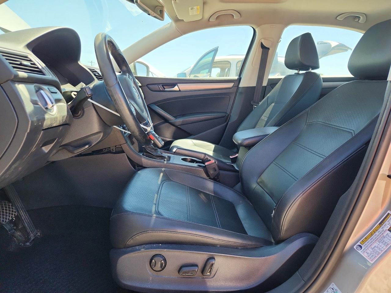 2014 VOLKSWAGEN PASSAT SE photo 13