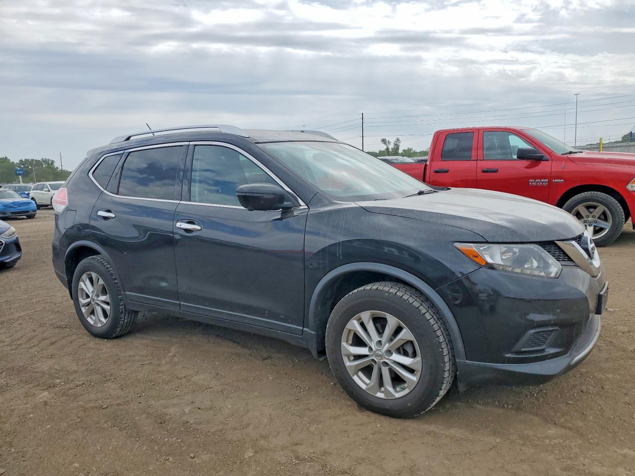 2016 NISSAN ROGUE SV photo 4