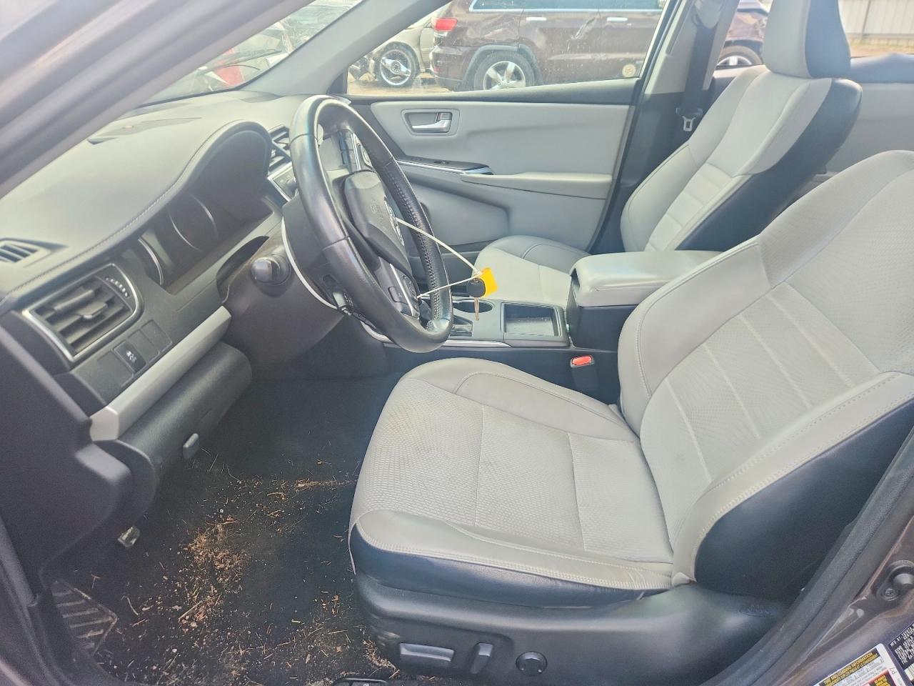 2017 TOYOTA CAMRY SE photo 19