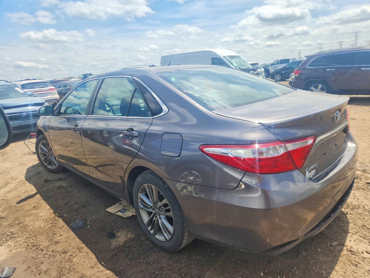 2017 TOYOTA CAMRY SE photo 4