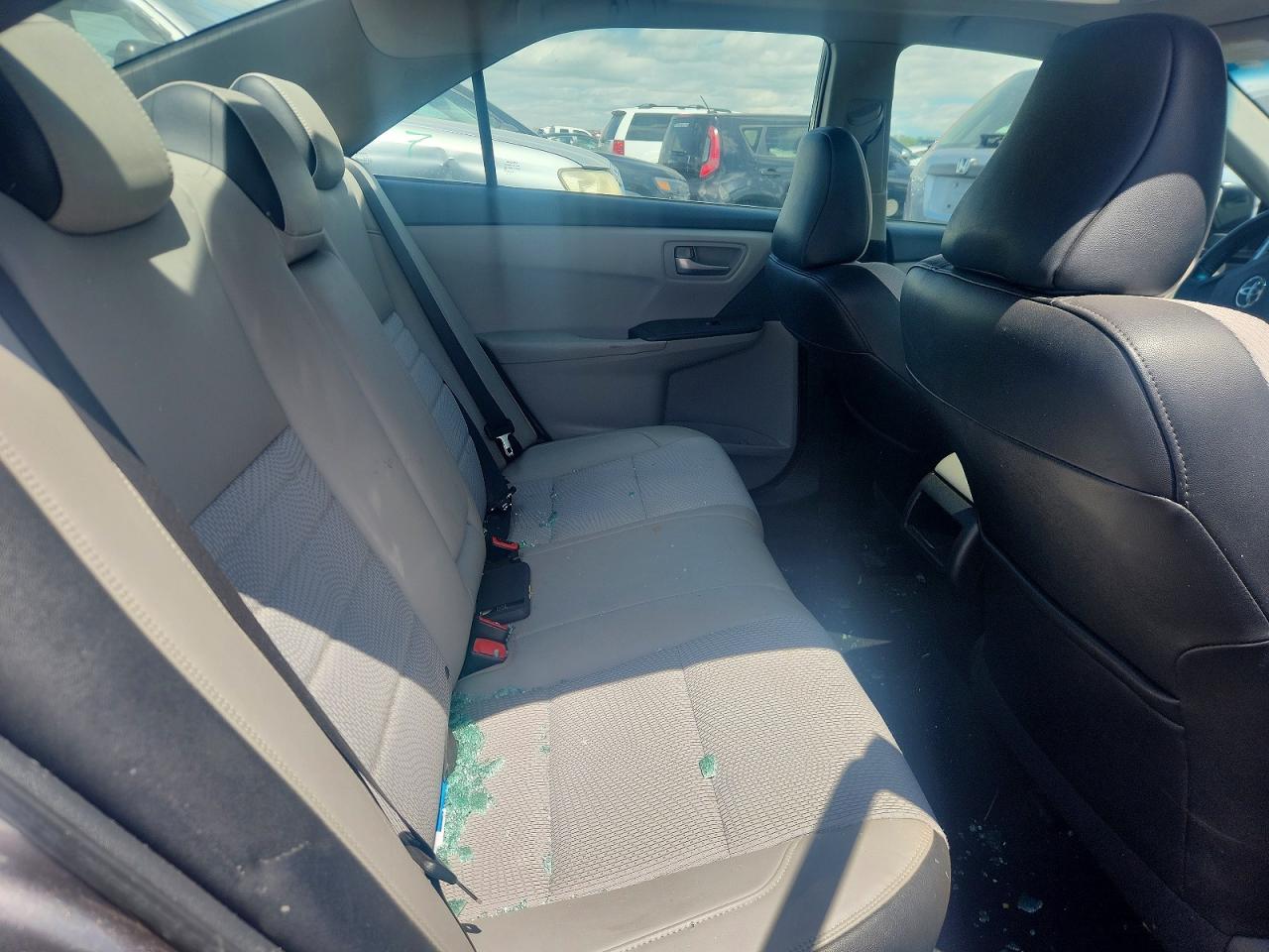 2017 TOYOTA CAMRY SE photo 28