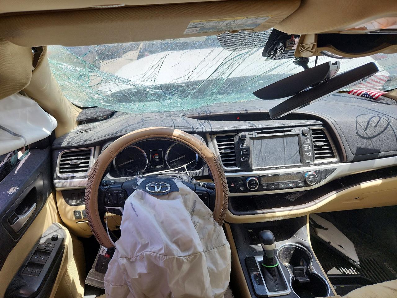 2019 TOYOTA HIGHLANDER XLE photo 8