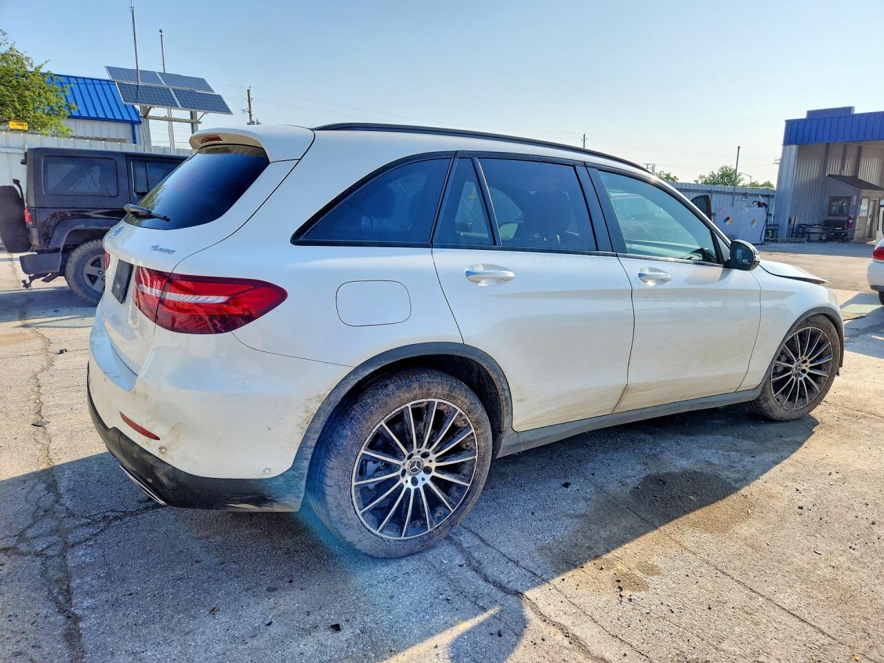2018 MERCEDES-BENZ GLC 300 4MATIC photo 5