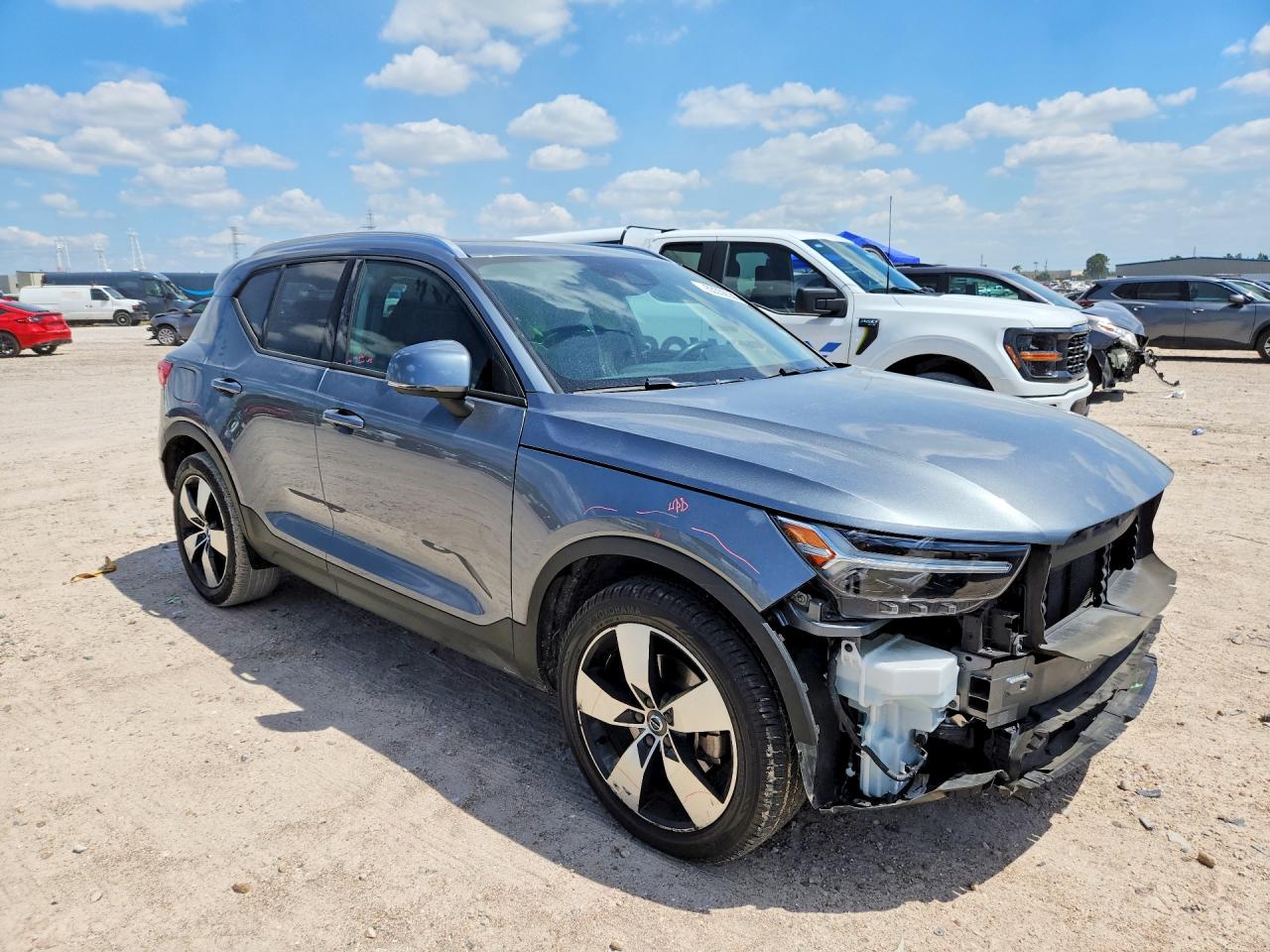 2019 VOLVO XC40 T5 MOMENTUM photo 10