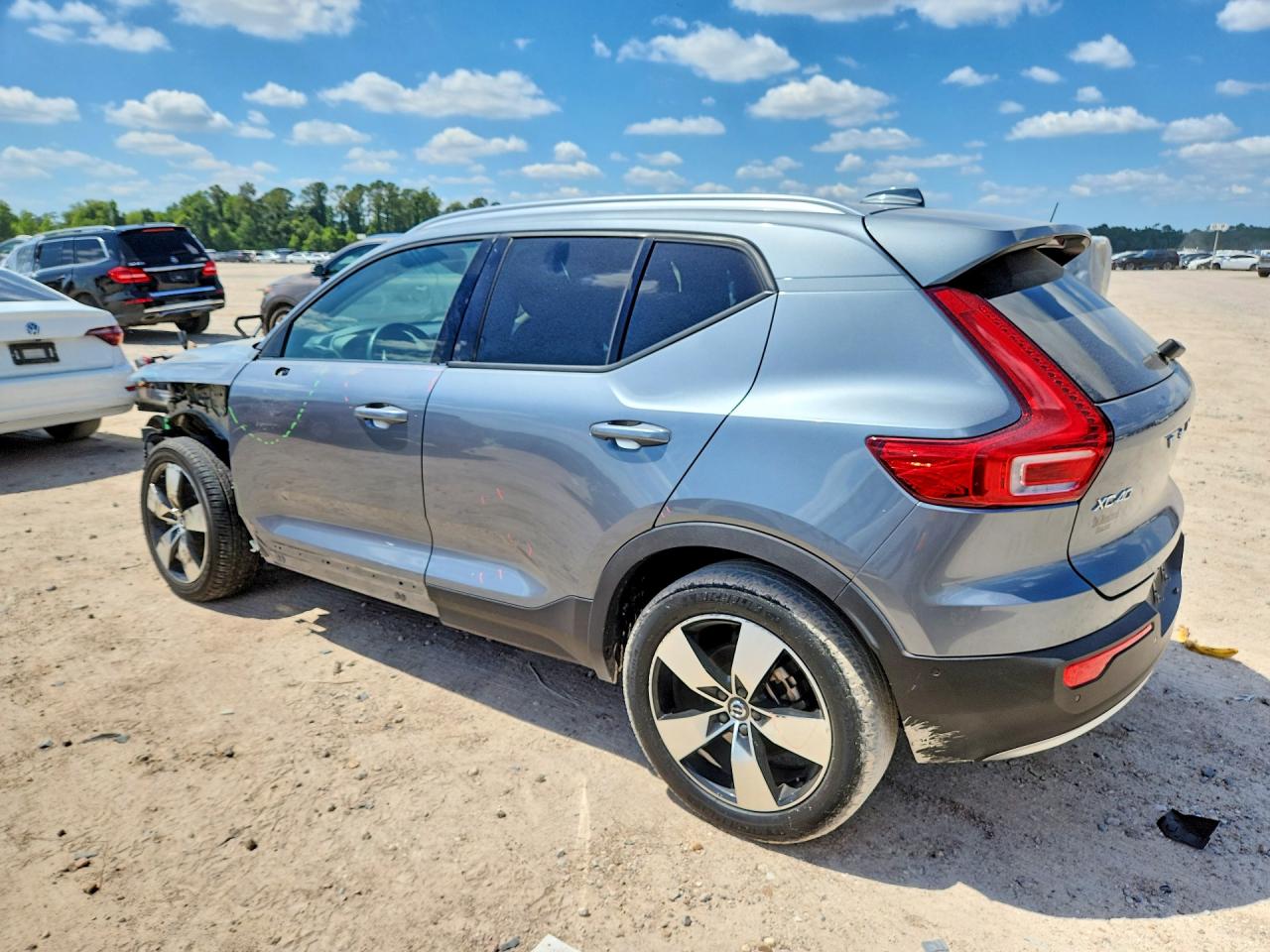 2019 VOLVO XC40 T5 MOMENTUM photo 4