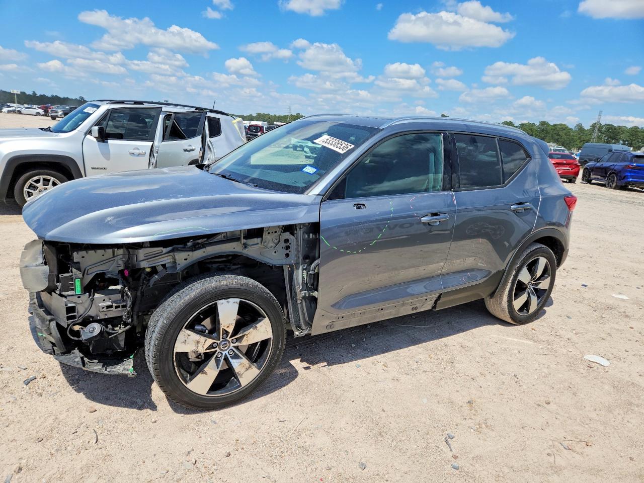 2019 VOLVO XC40