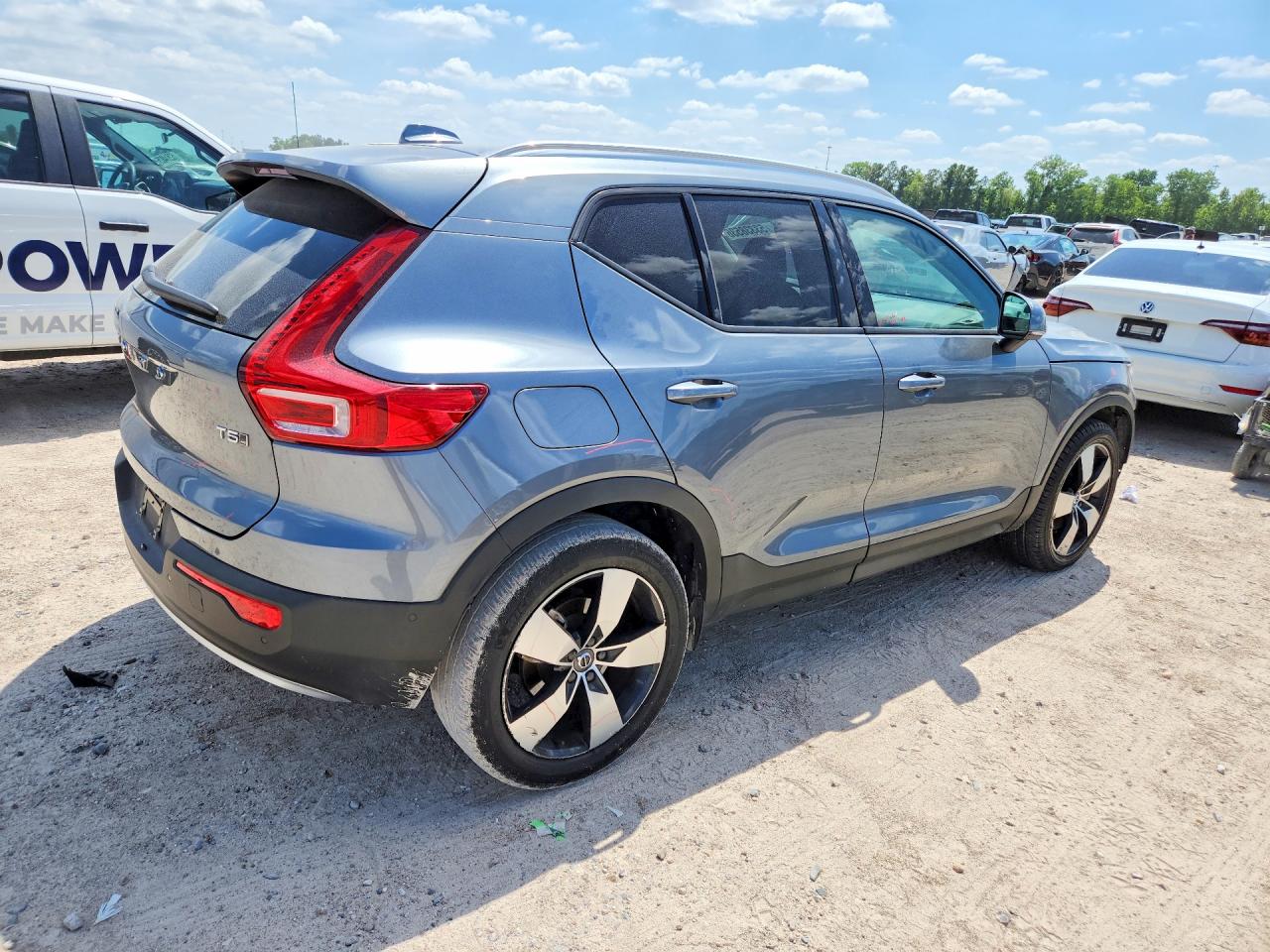 2019 VOLVO XC40 T5 MOMENTUM photo 7